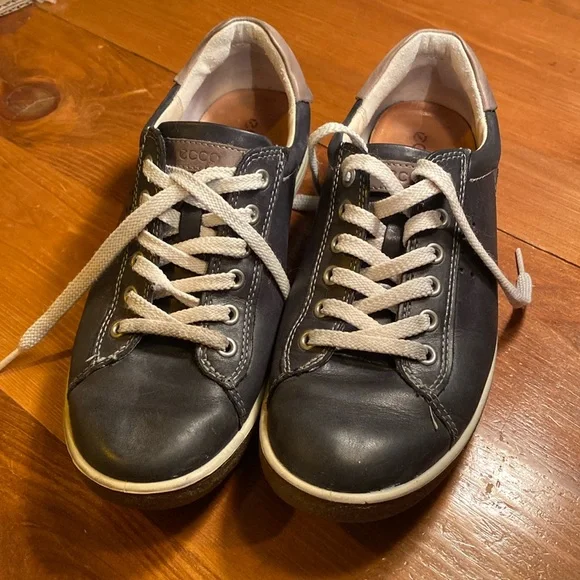 Ecco Leather Women’s Sneakers Black - Size 9 Used - Picture 1 of 10